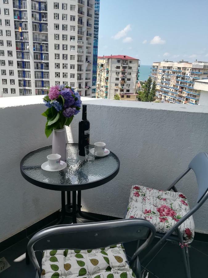 Apartment In Real Pealce In Batumi